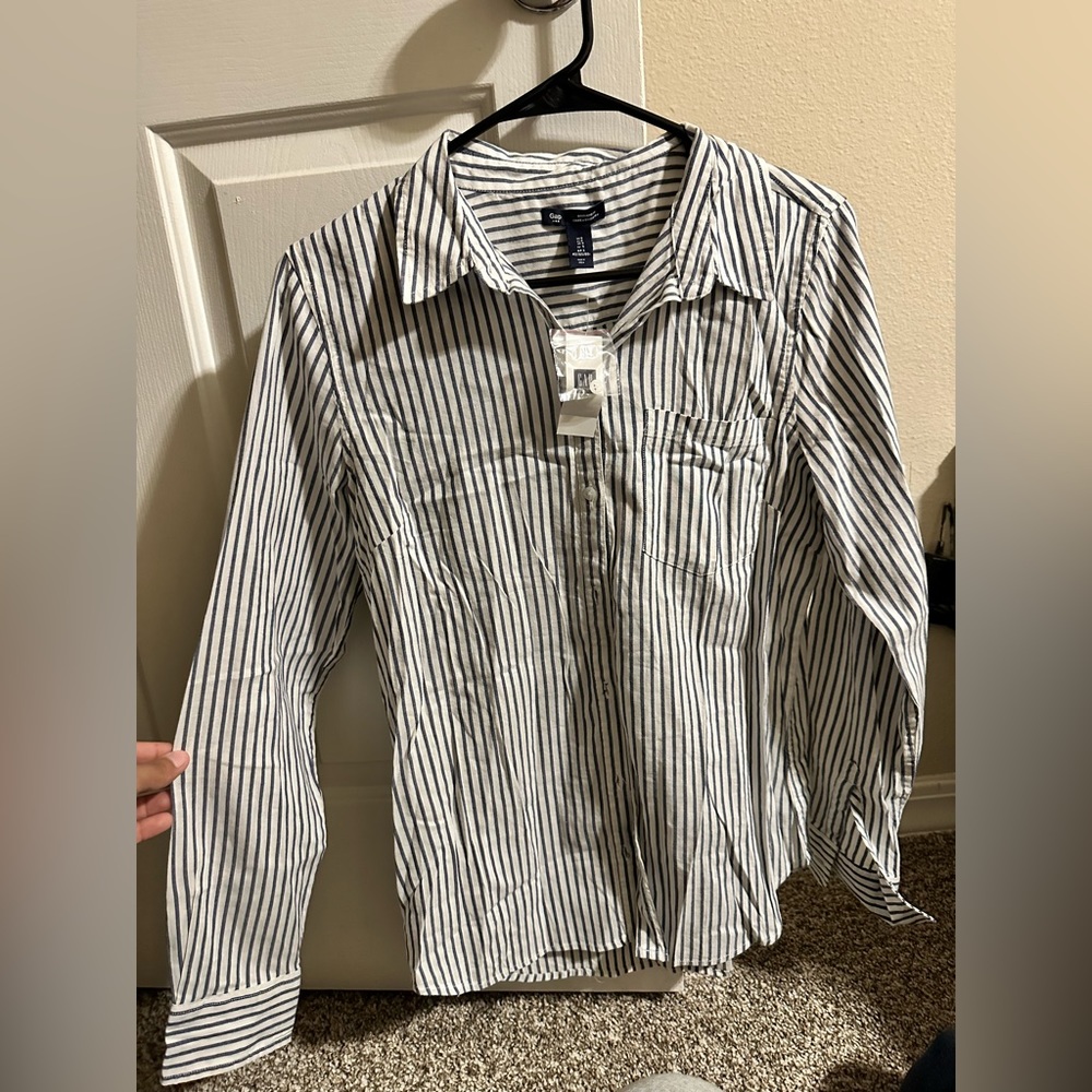 Gap button up